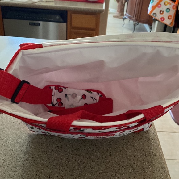 Super cute Thermal with 🍒 - Picture 2 of 4